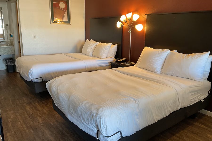 Super 8 by Wyndham Petoskey Petoskey Emmet County Michigan — Guest room