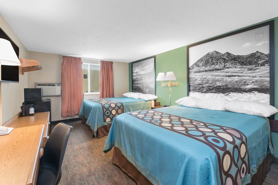 Super 8 by Wyndham Pierre SD — Guest room