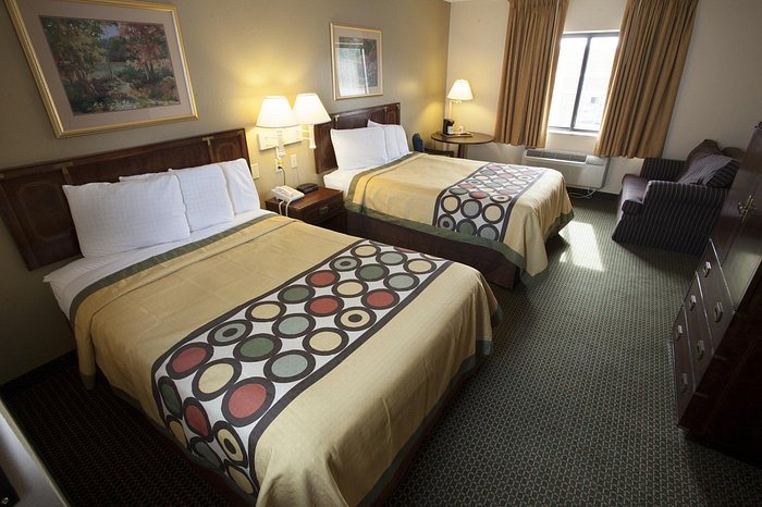 Super 8 by Wyndham Port Clinton — Guest room
