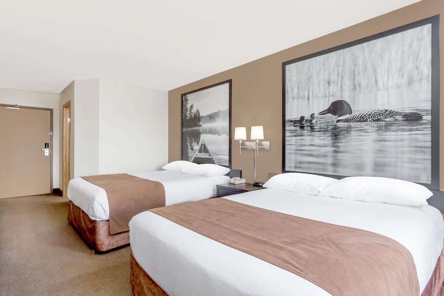 Super 8 by Wyndham Prince Albert — Guest room