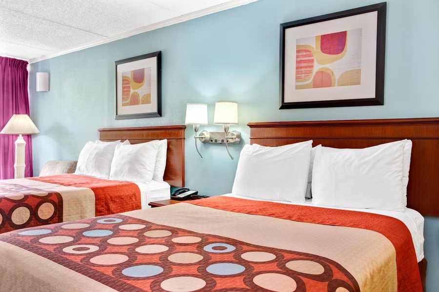 Super 8 by Wyndham Raleigh Downtown South — Guest room
