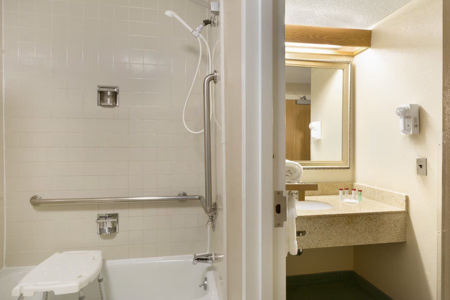 Super 8 by Wyndham Raleigh North East — Bathroom