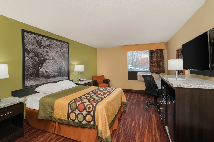 Super 8 by Wyndham Raleigh North East — Guest room