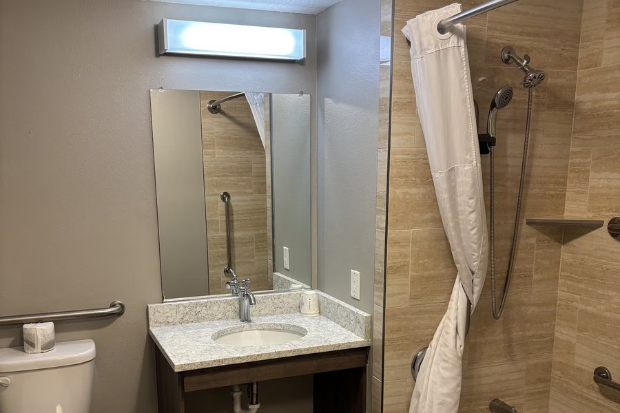 Super 8 by Wyndham Rexburg — Bathroom