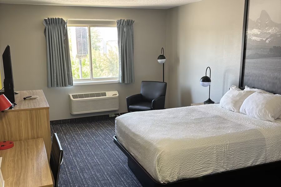 Super 8 by Wyndham Rexburg — Guest room
