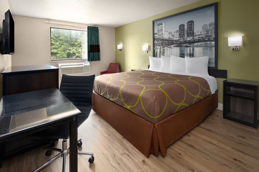 Super 8 by Wyndham Richmond Airport VA — Guest room