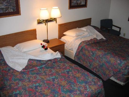 Super 8 by Wyndham Richmond Chamberlayne Rd — Guest room