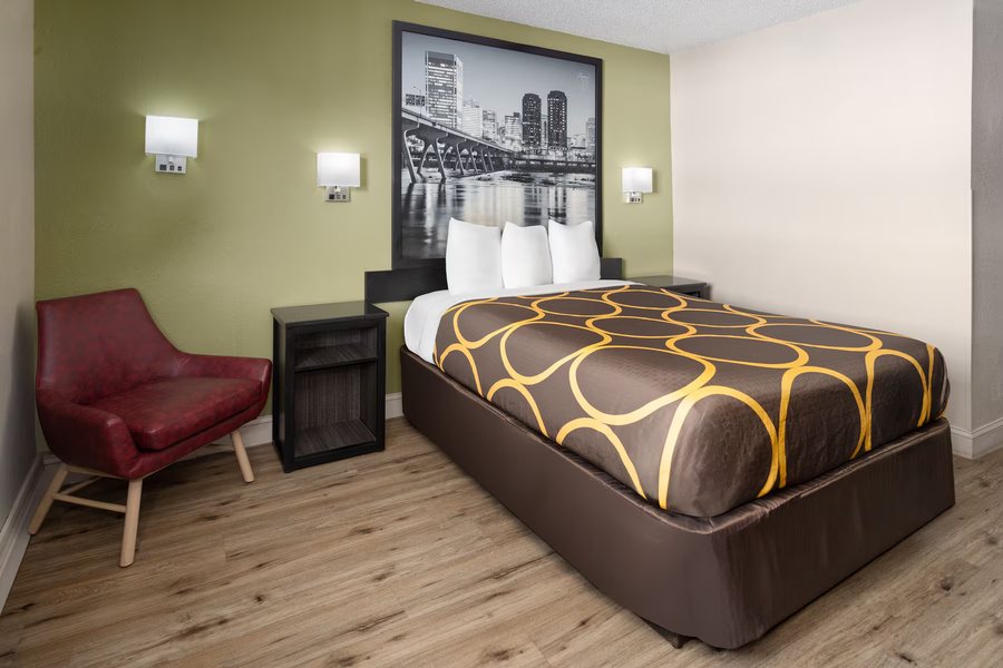 Super 8 by Wyndham Richmond Midlothian Turnpike — Guest room