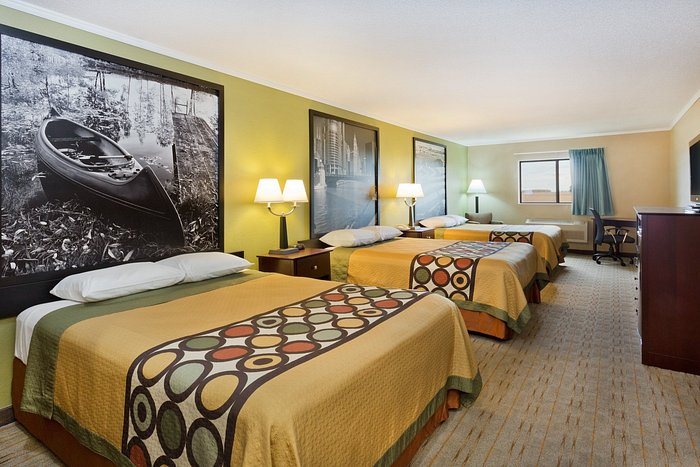 Super 8 by Wyndham Rochelle 601 East Highway 38 Rochelle Illinois — Guest room