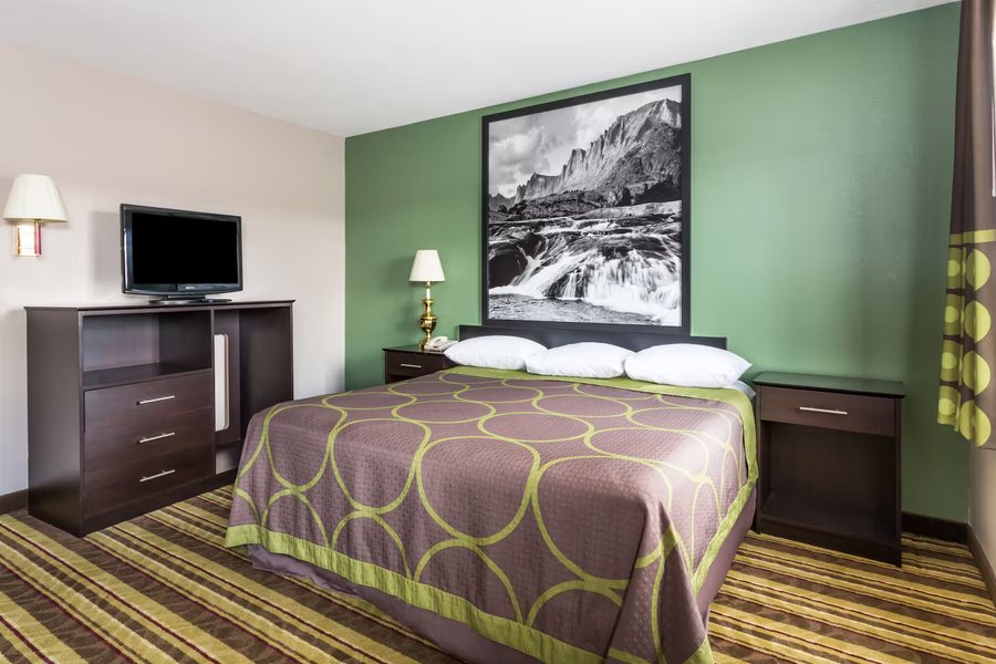 Super 8 by Wyndham Rock Springs — Guest room