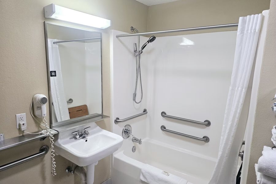 Super 8 by Wyndham Rolla — Bathroom