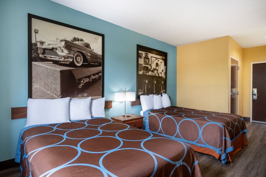 Super 8 by Wyndham Salisbury — Guest room