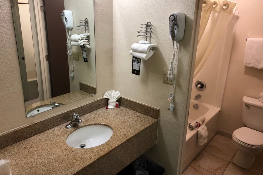 Super 8 by Wyndham Sarnia on — Bathroom