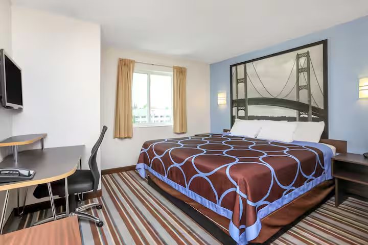 Super 8 by Wyndham Sault Ste Marie — Guest room