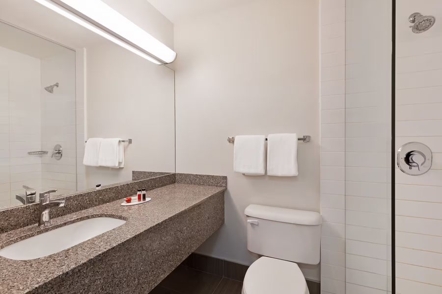 Super 8 by Wyndham Shawnee — Bathroom