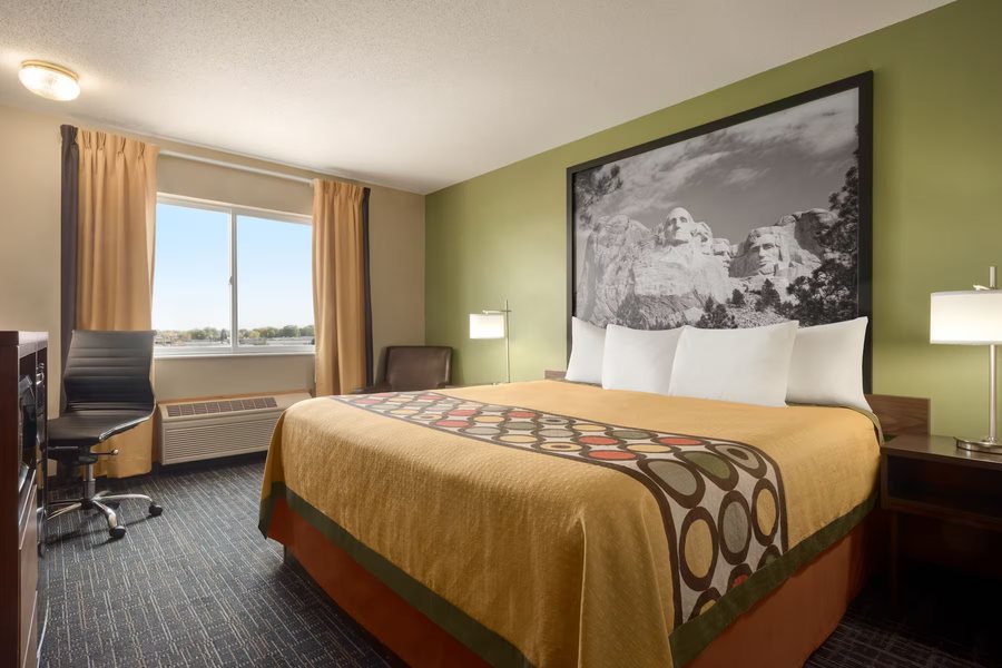 Super 8 by Wyndham Sioux Falls 41st Street — Guest room