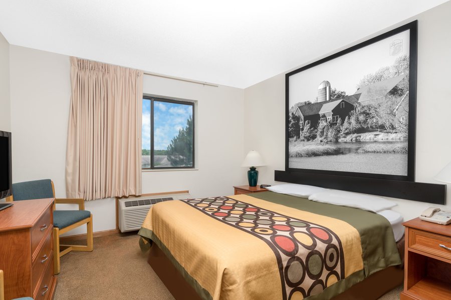 Super 8 by Wyndham Sparta — Guest room