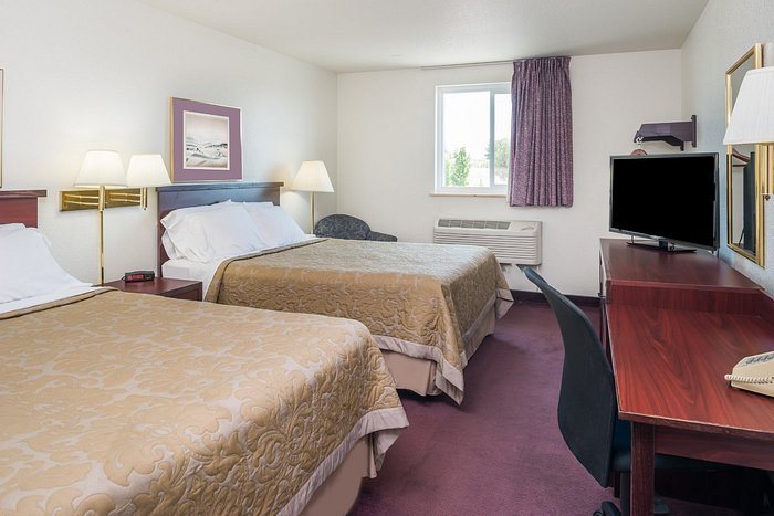 Super 8 by Wyndham Spokane Valley — Guest room