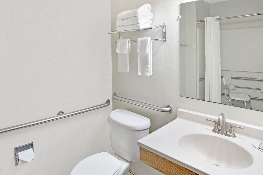Super 8 by Wyndham St Petersburg — Bathroom