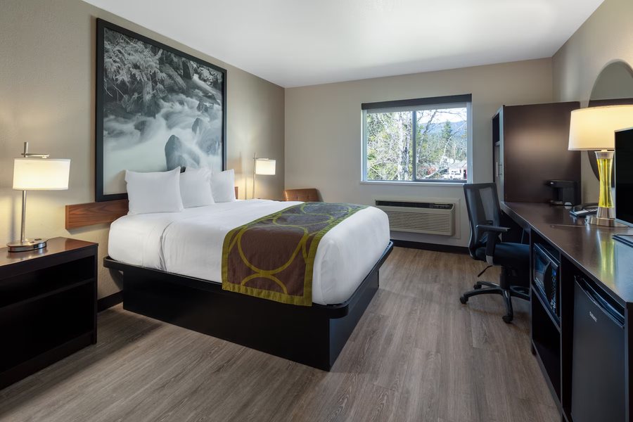 Super 8 by Wyndham St Regis — Guest room