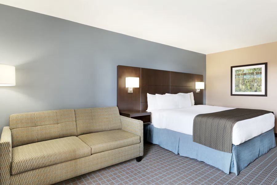 Super 8 by Wyndham Stephenville — Guest room