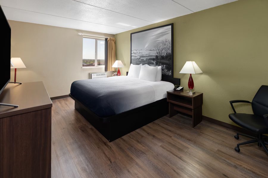 Super 8 by Wyndham Sterling CO Sterling Colorado — Guest room