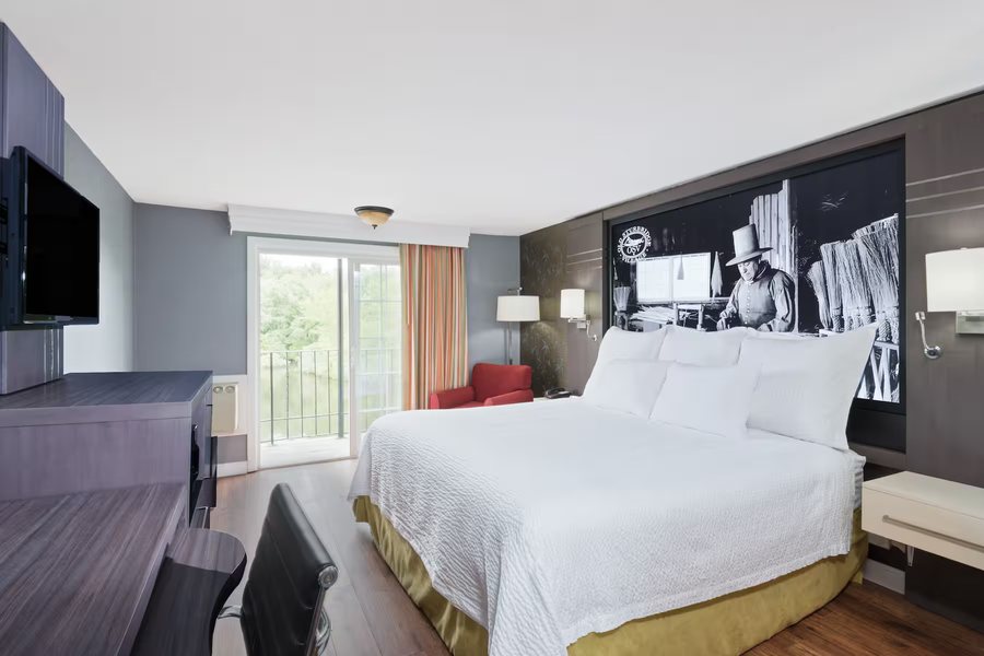 Super 8 by Wyndham Sturbridge — Guest room