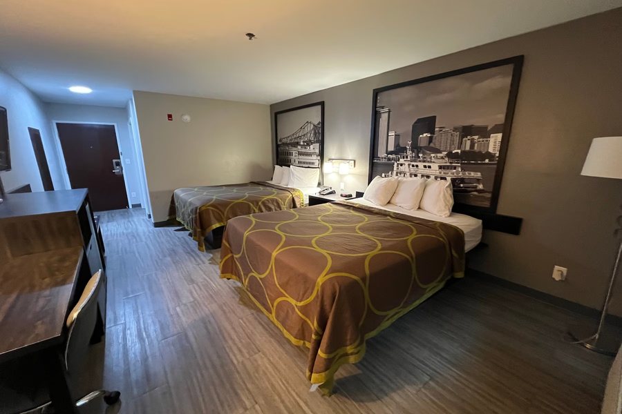 Super 8 by Wyndham Sulphur — Guest room