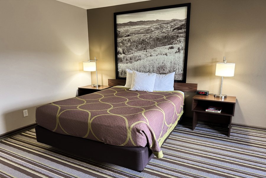 Super 8 by Wyndham Ticonderoga — Guest room