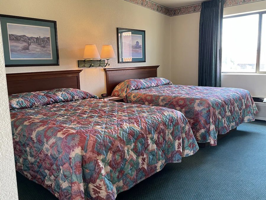 Super 8 by Wyndham Tucson Downtown Convention Center — Guest room