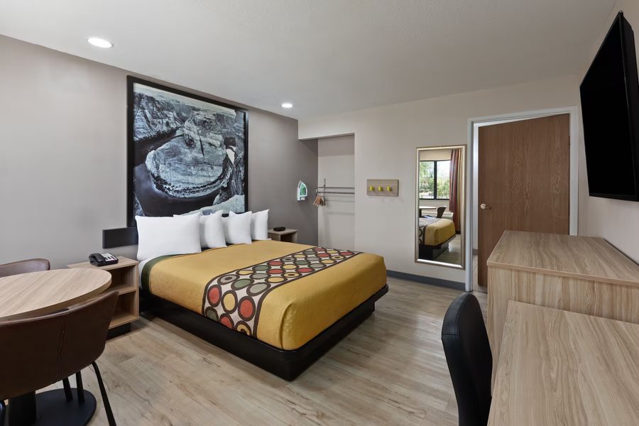 Super 8 by Wyndham Tucson Grant Road Area AZ — Guest room