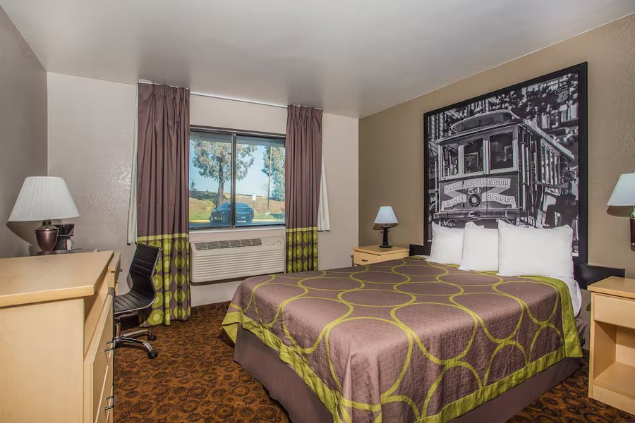 Super 8 by Wyndham Vacaville — Guest room
