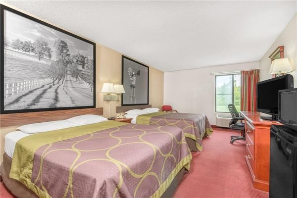 Super 8 by Wyndham Vincennes Vincennes Indiana — Guest room
