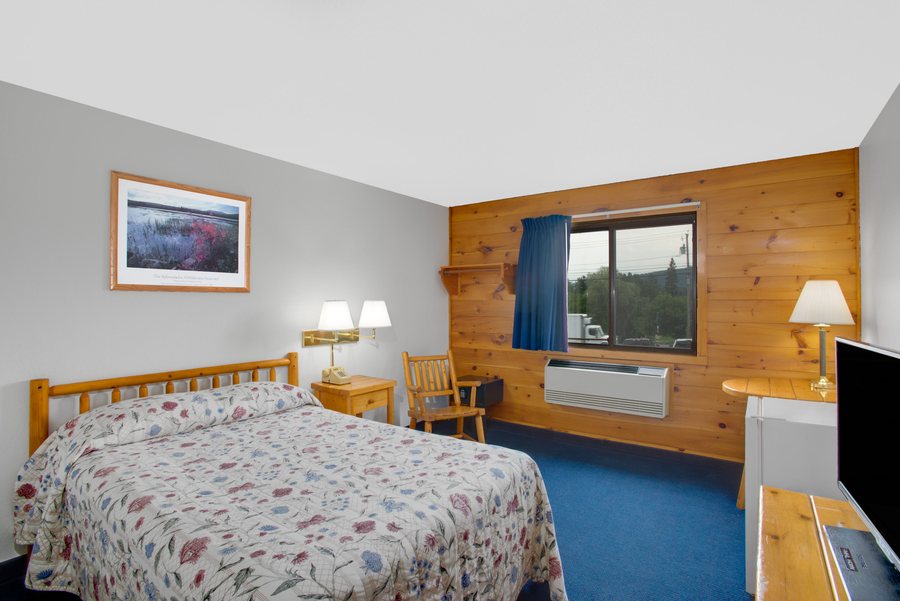 Super 8 by Wyndham Warrensburg — Guest room