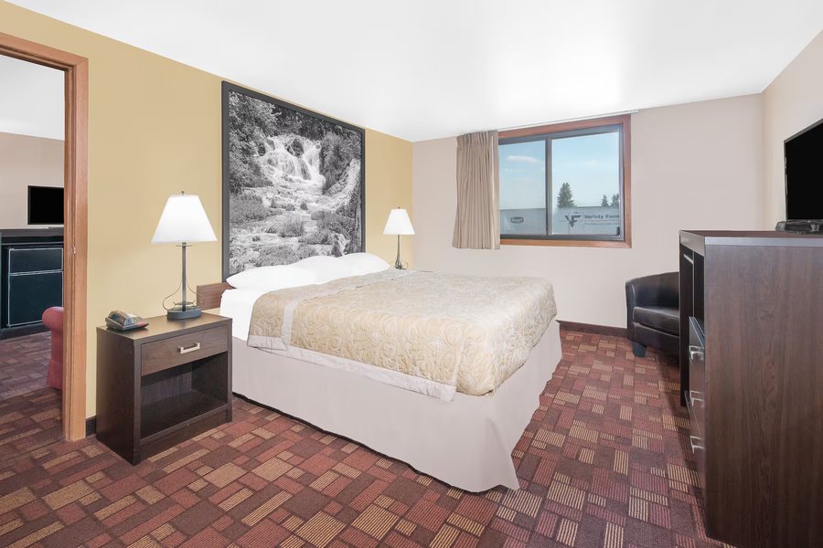 Super 8 by Wyndham Watertown — Guest room