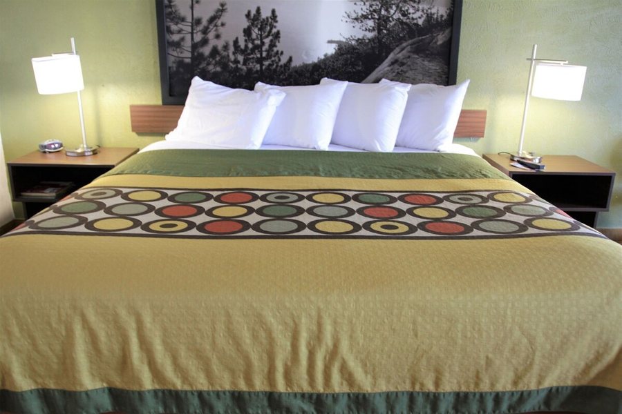 Super 8 by Wyndham Wells — Guest room