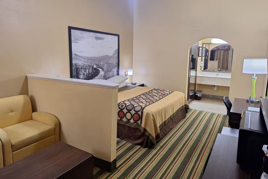 Super 8 by Wyndham Weslaco — Guest room