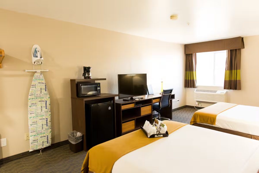 Super 8 by Wyndham Wickenburg AZ — Guest room