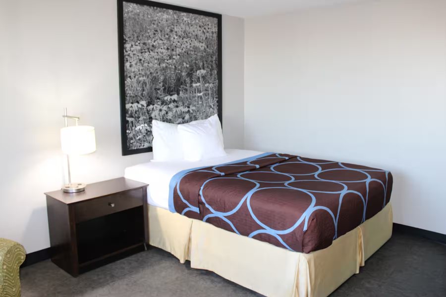 Super 8 by Wyndham Williston ND — Guest room