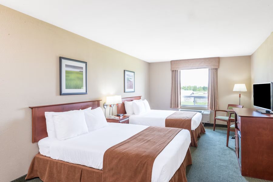 Super 8 by Wyndham Windsor NS — Guest room