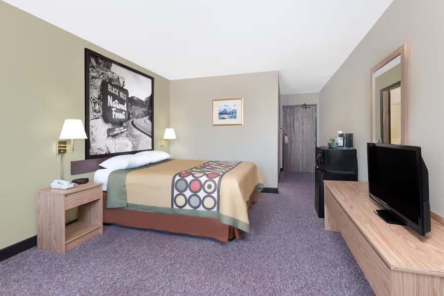 Super 8 by Wyndham Winner SD — Guest room