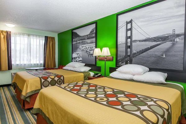 Super 8 by Wyndham Yreka — Guest room