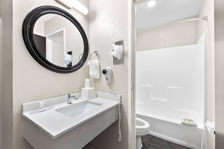Super 8 by Wyndham Yuma — Bathroom