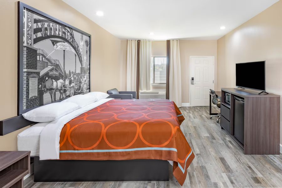 Super 8 Houston I 45 North — Guest room