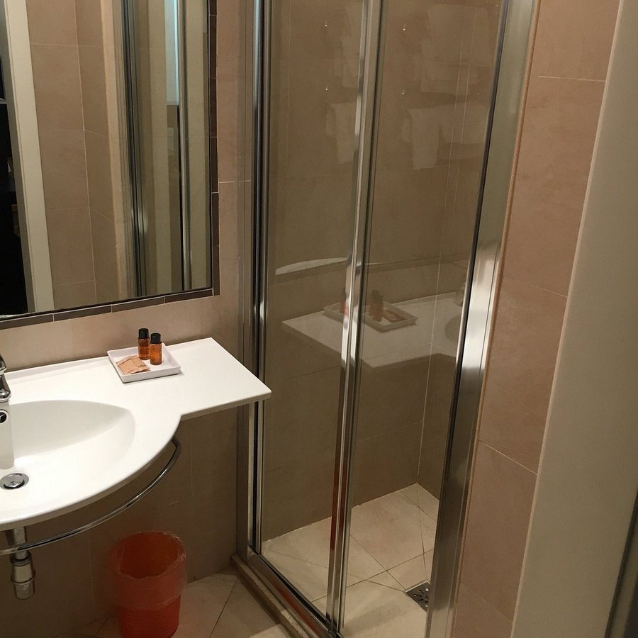 Sure Hotel Collection De La Pace 4 Stelle A Firenze Centro — Bathroom