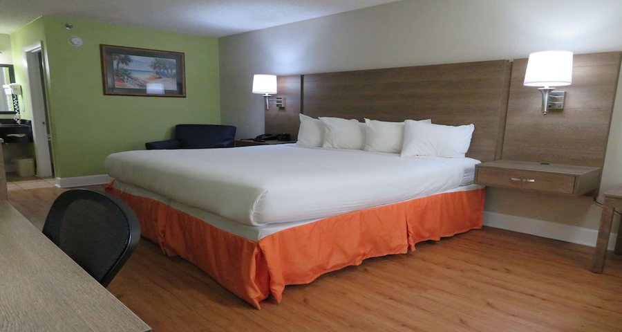Sure Stay Plus By Best Western St Marys St Marys Georgia — Guest room