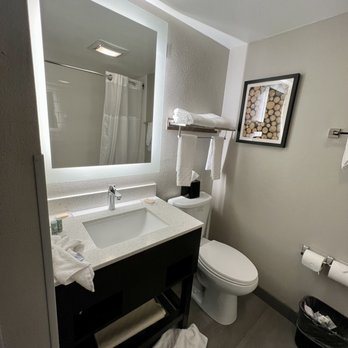 SureStay By Best Western Atlanta Northeast — Bathroom