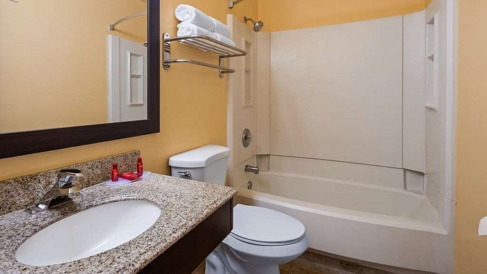 SureStay By Best Western Ellensburg — Bathroom