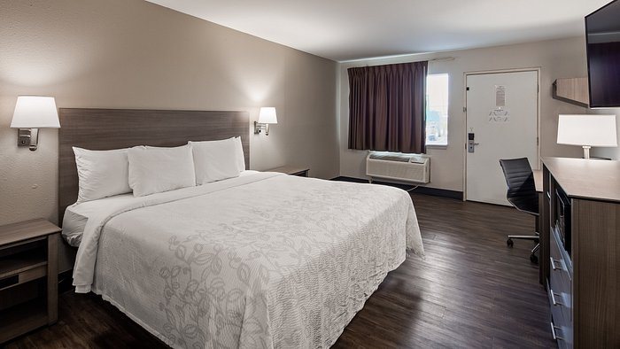 SureStay by Best Western Findlay — Guest room