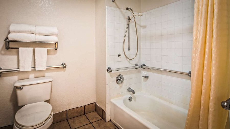 SureStay By Best Western Floresville — Bathroom